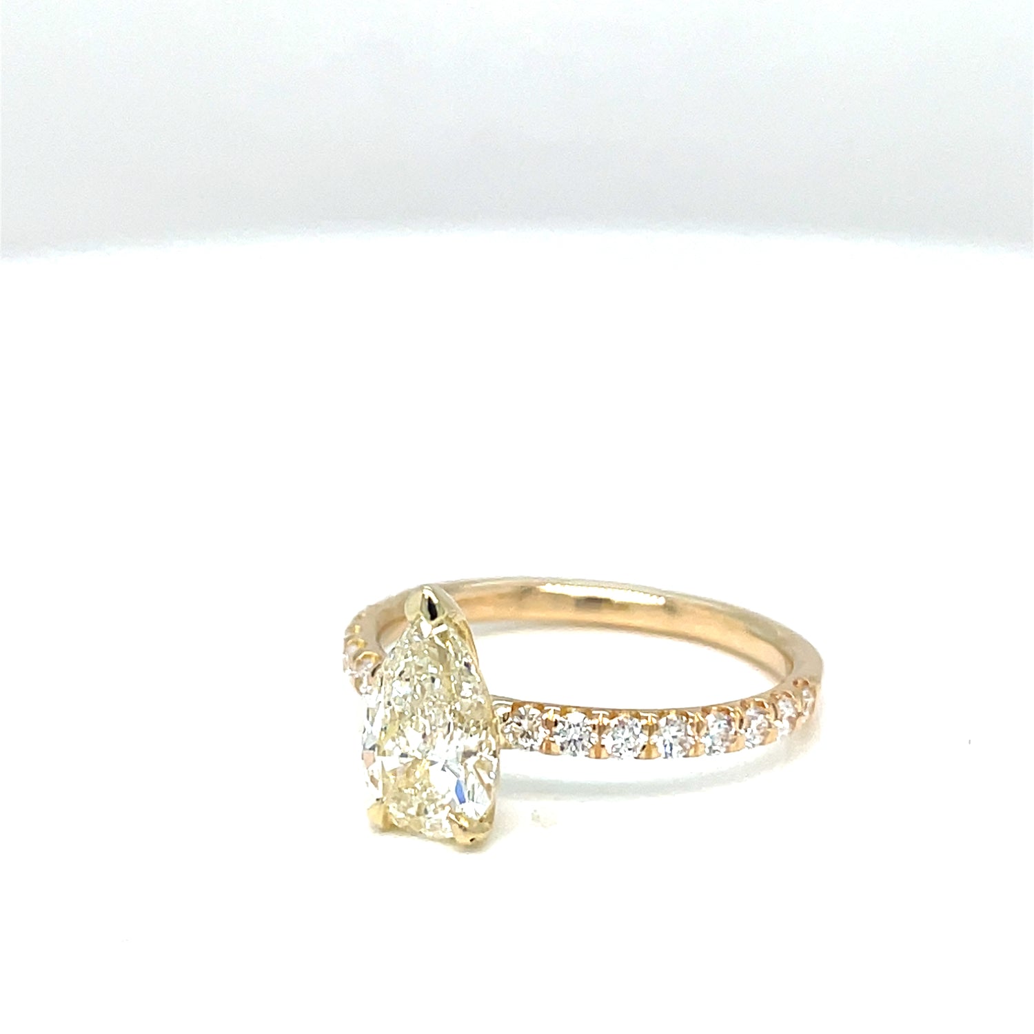 Pear 0.90 ct K VS1 Diamond 18KY Ring