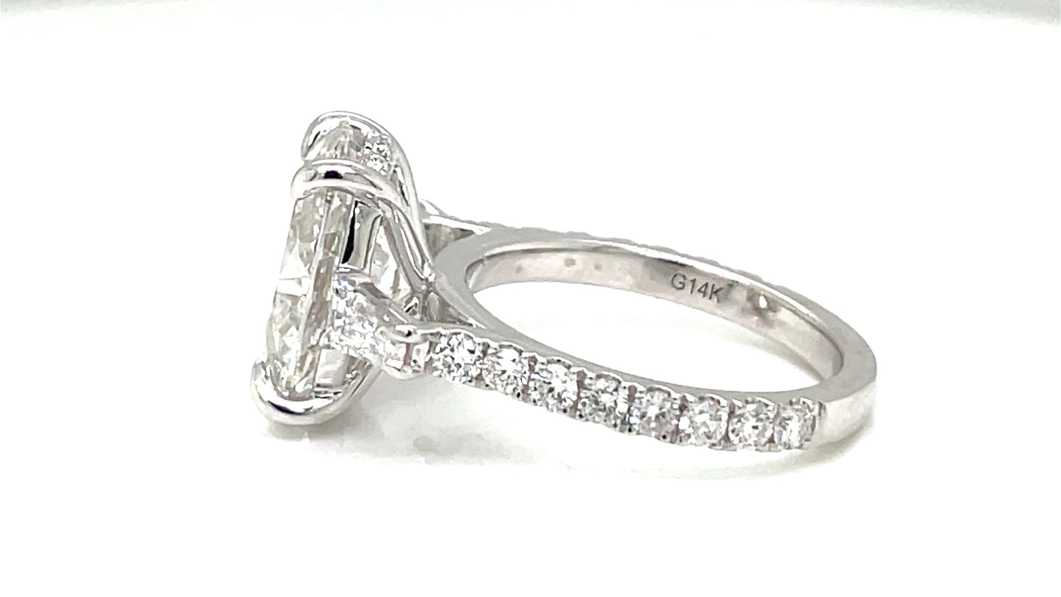 Lab Grown Diamond Engagement Ring