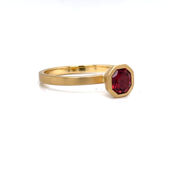 18 Karat Yellow Gold Garnet Ring