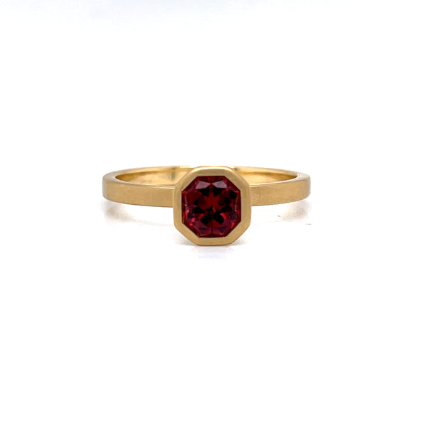 18 Karat Yellow Gold Garnet Ring