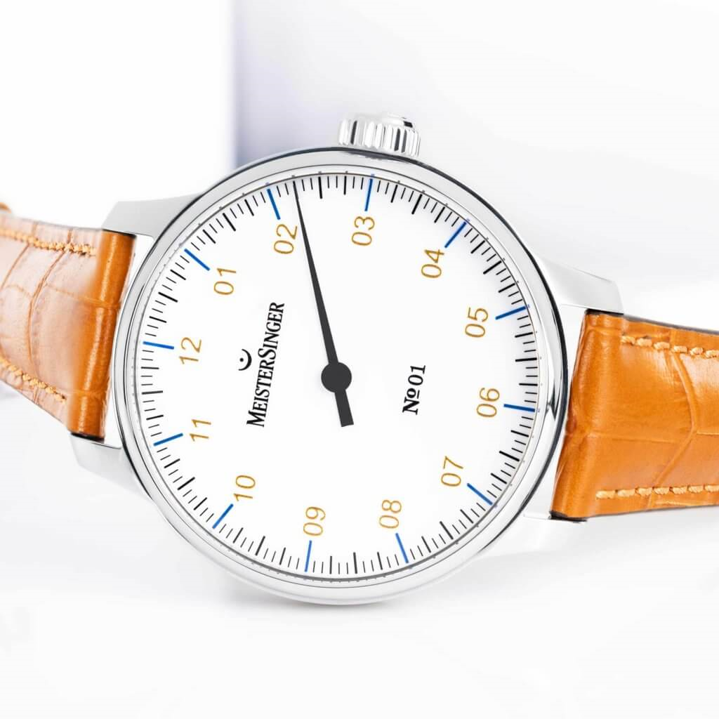 Close-up of the MeisterSinger No. 03 white dial and needle-shaped single hand