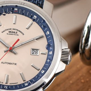 Close-up of the 29er Big sand dial with red seconds hand and date window