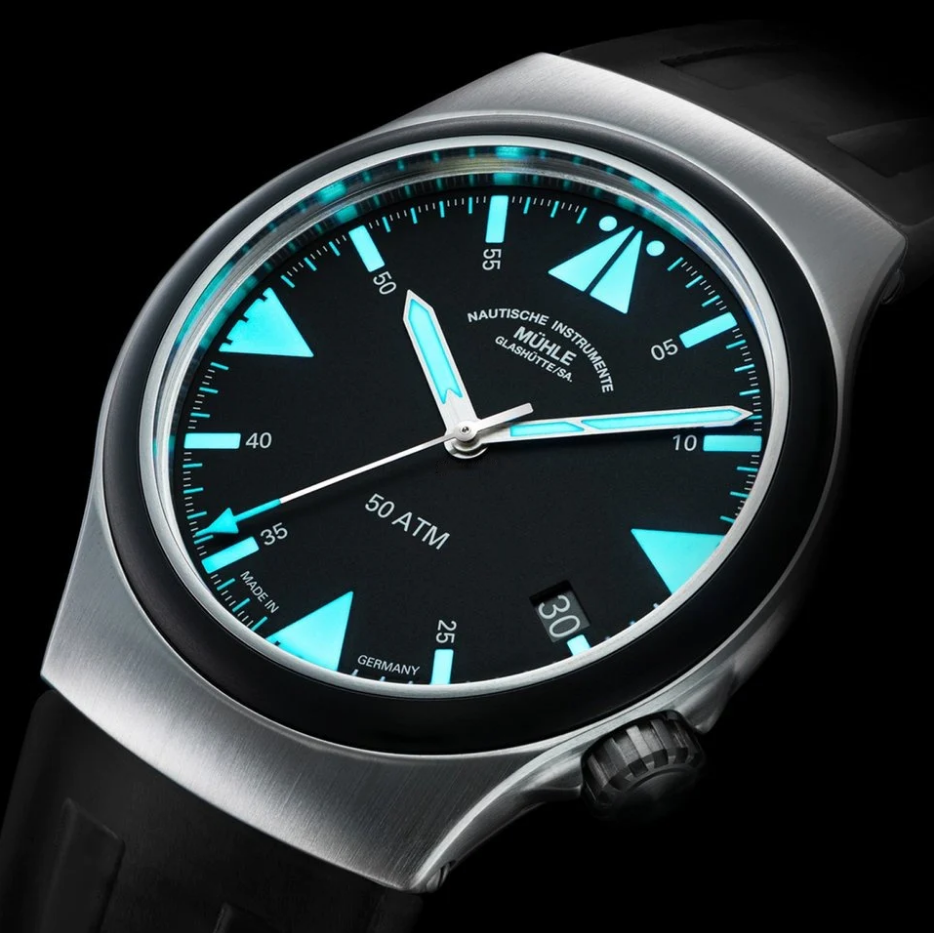 S.A.R. Mission-Timer TITAN dial glowing with Super-LumiNova in the dark