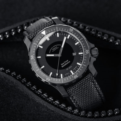 Sea-Timer BlackMotion on a dark fabric background