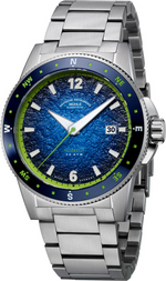 Sportivo Compass Date shown on the stainless steel bracelet